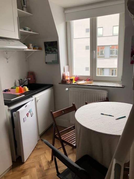 Stay In Maison De Metre In Etterbeek Брюссель Экстерьер фото
